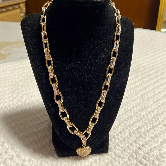 Gold Heart Pendant Chain - Picture 3 of 6